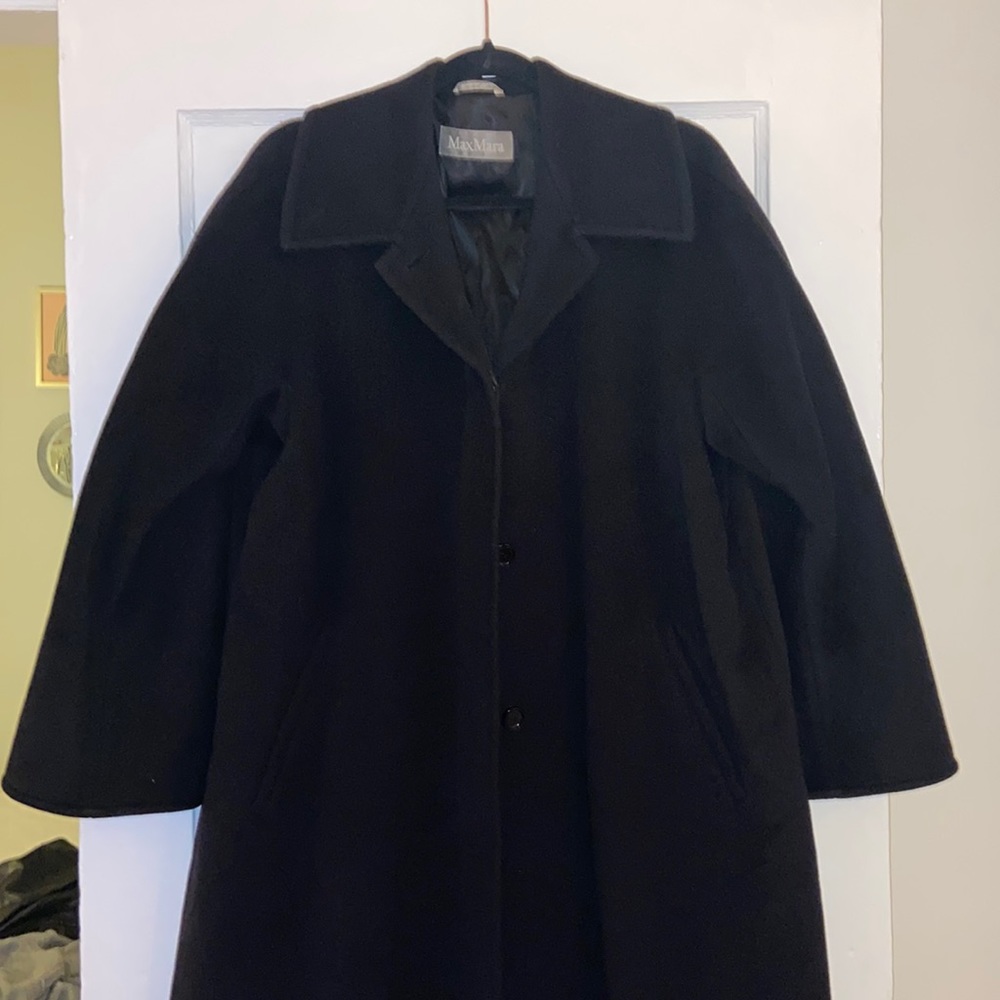 MaxMara Elegant Black Long Coat